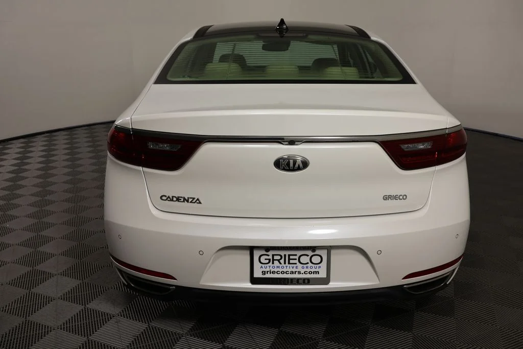 Used 2019 White Kia Technology image 7