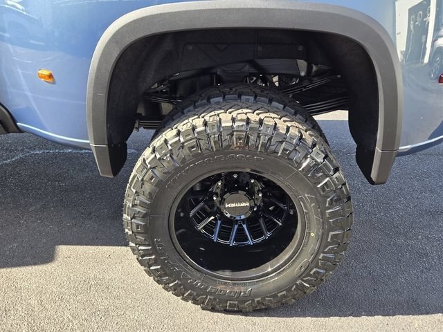 New 2026 Lakeshore Blue Metallic Chevrolet High Country DRW image 5