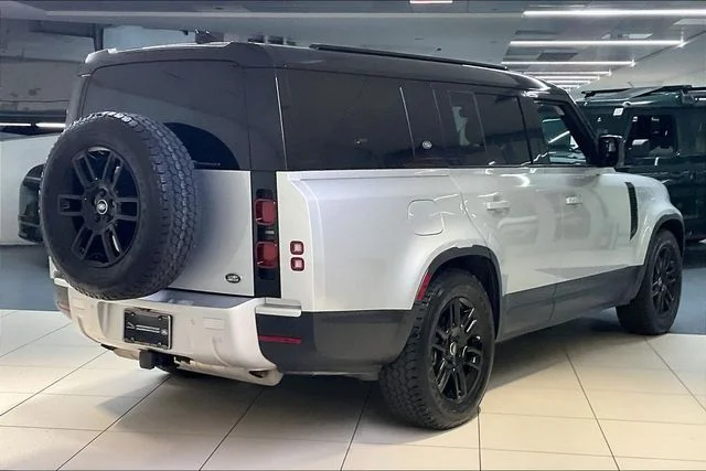 Used 2023 Silver Land Rover S image 10