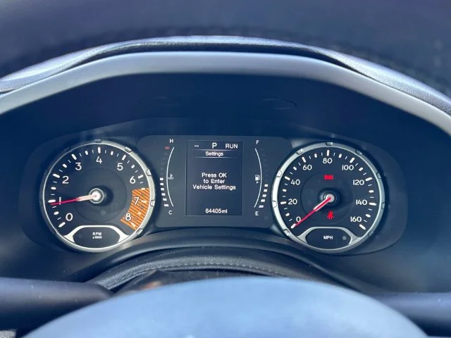 Used 2020 Red Jeep Latitude image 37