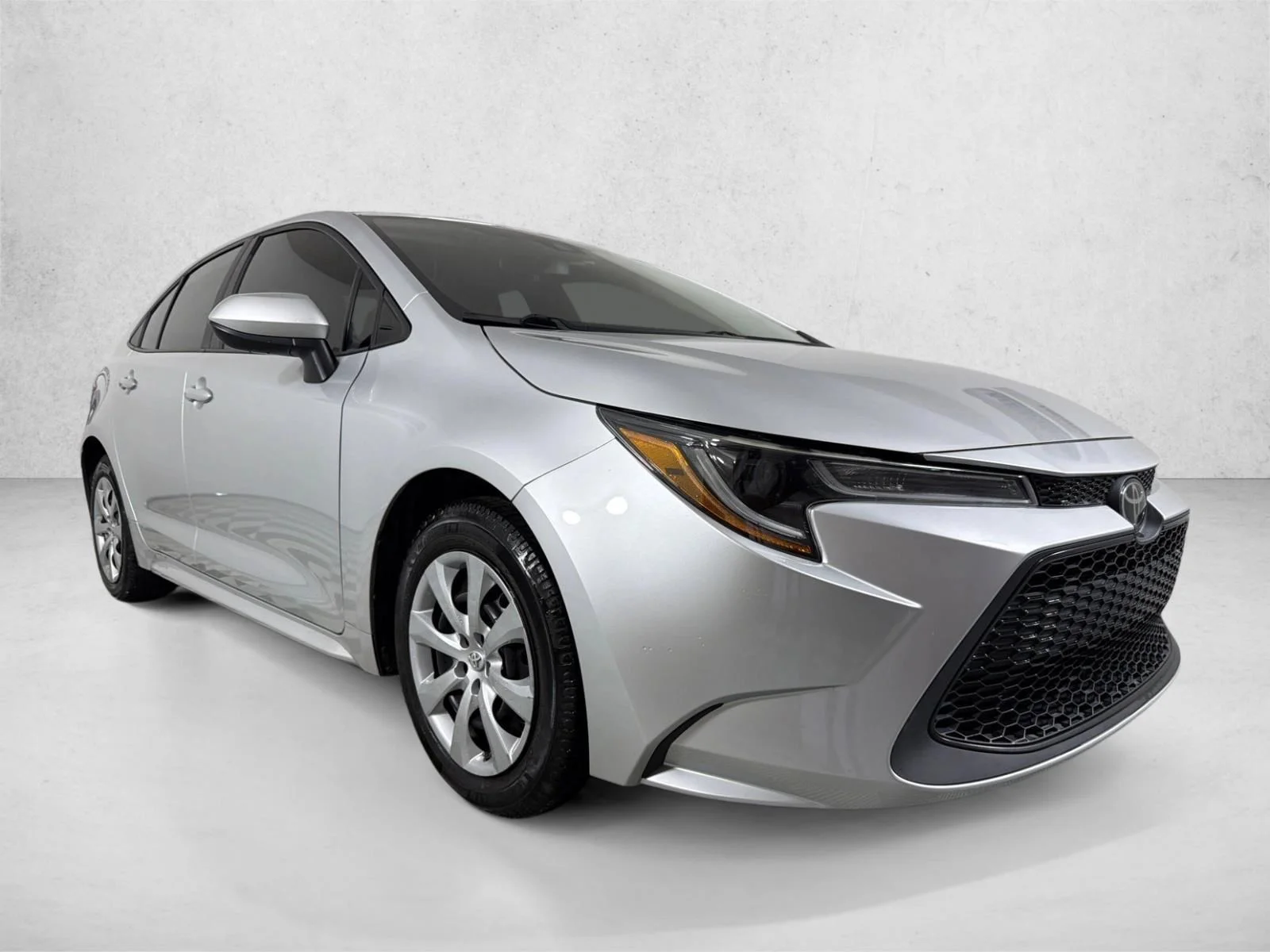 Used 2020 White Toyota LE image 1