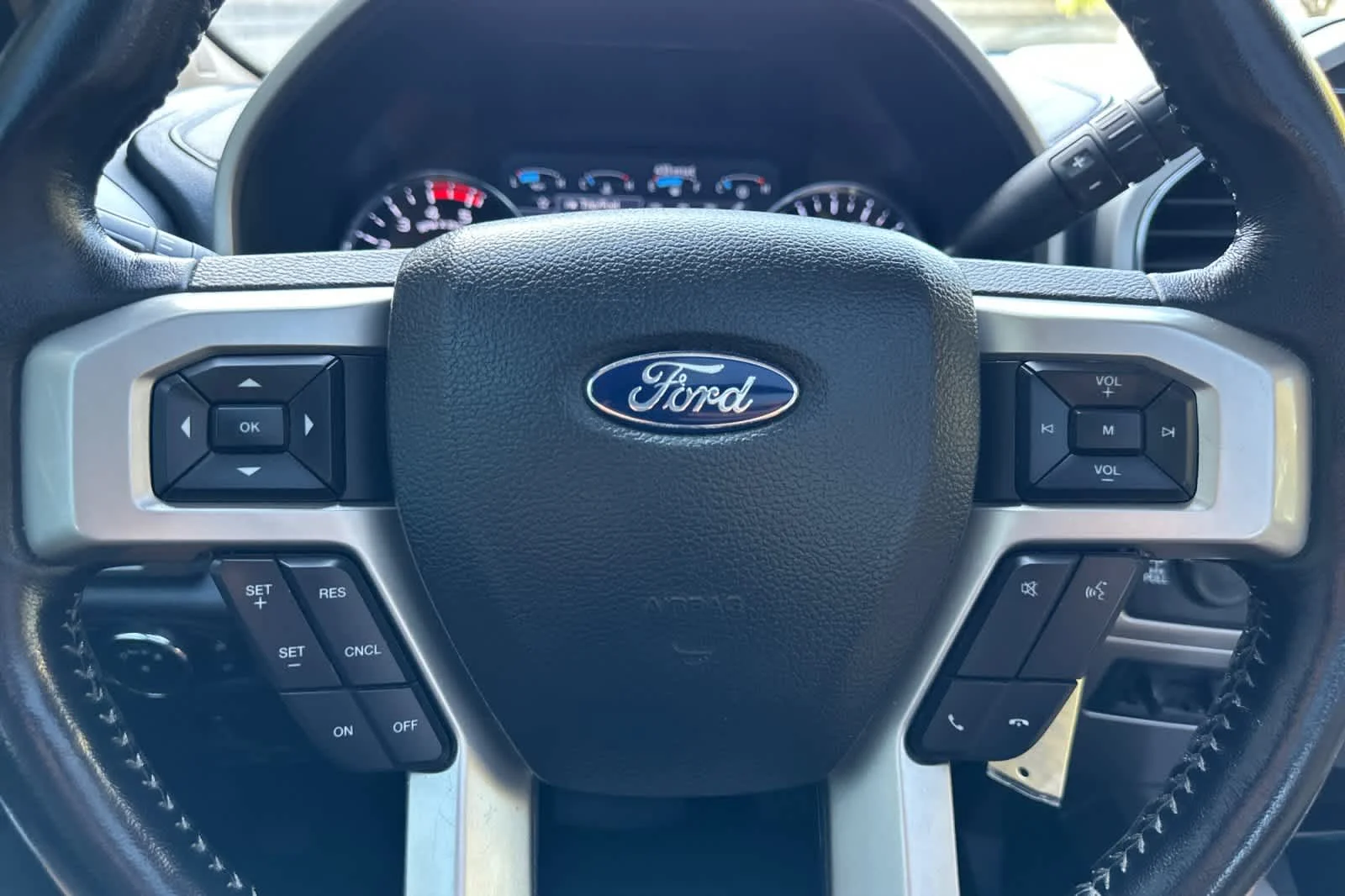 Certified Used 2022 Star White Metallic Tri-Coat Ford LARIAT image 22
