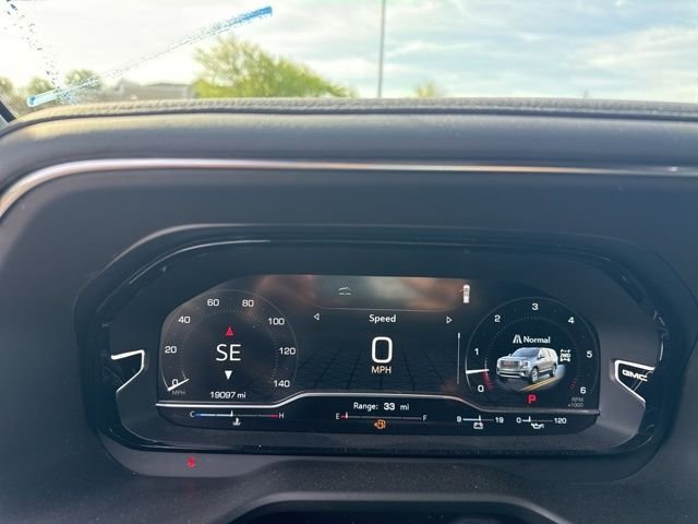 Used 2024 Silver GMC Denali image 20