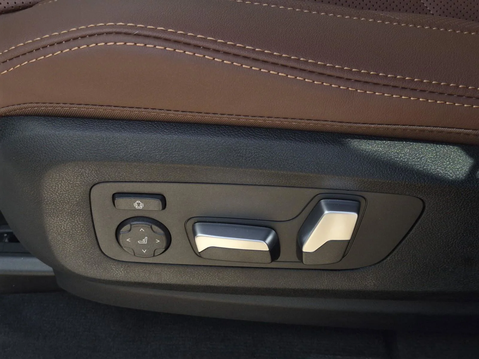 New 2026 Brooklyn Grey Metallic BMW xDrive40i image 13