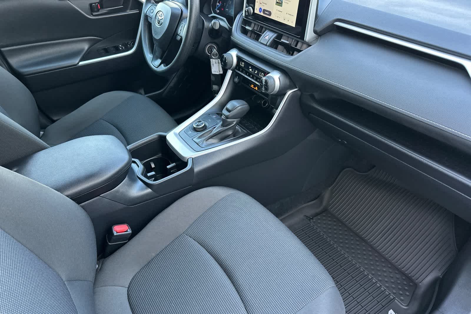 2025 Toyota RAV4 LE - Photo 15