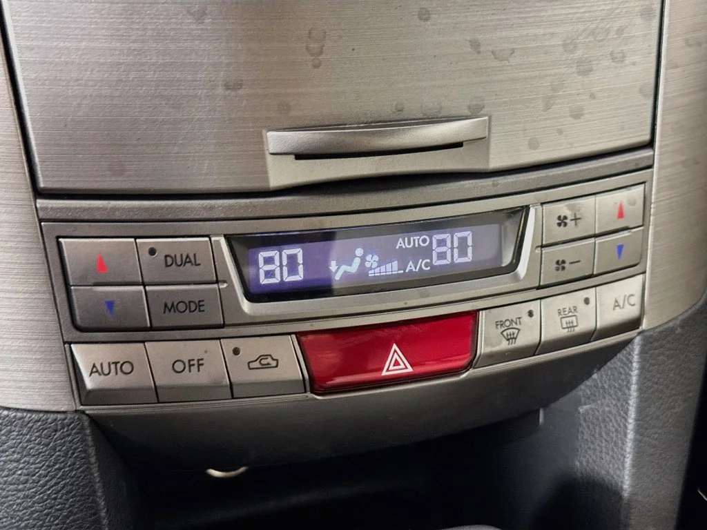 Used 2014 White Subaru 2.5i image 18