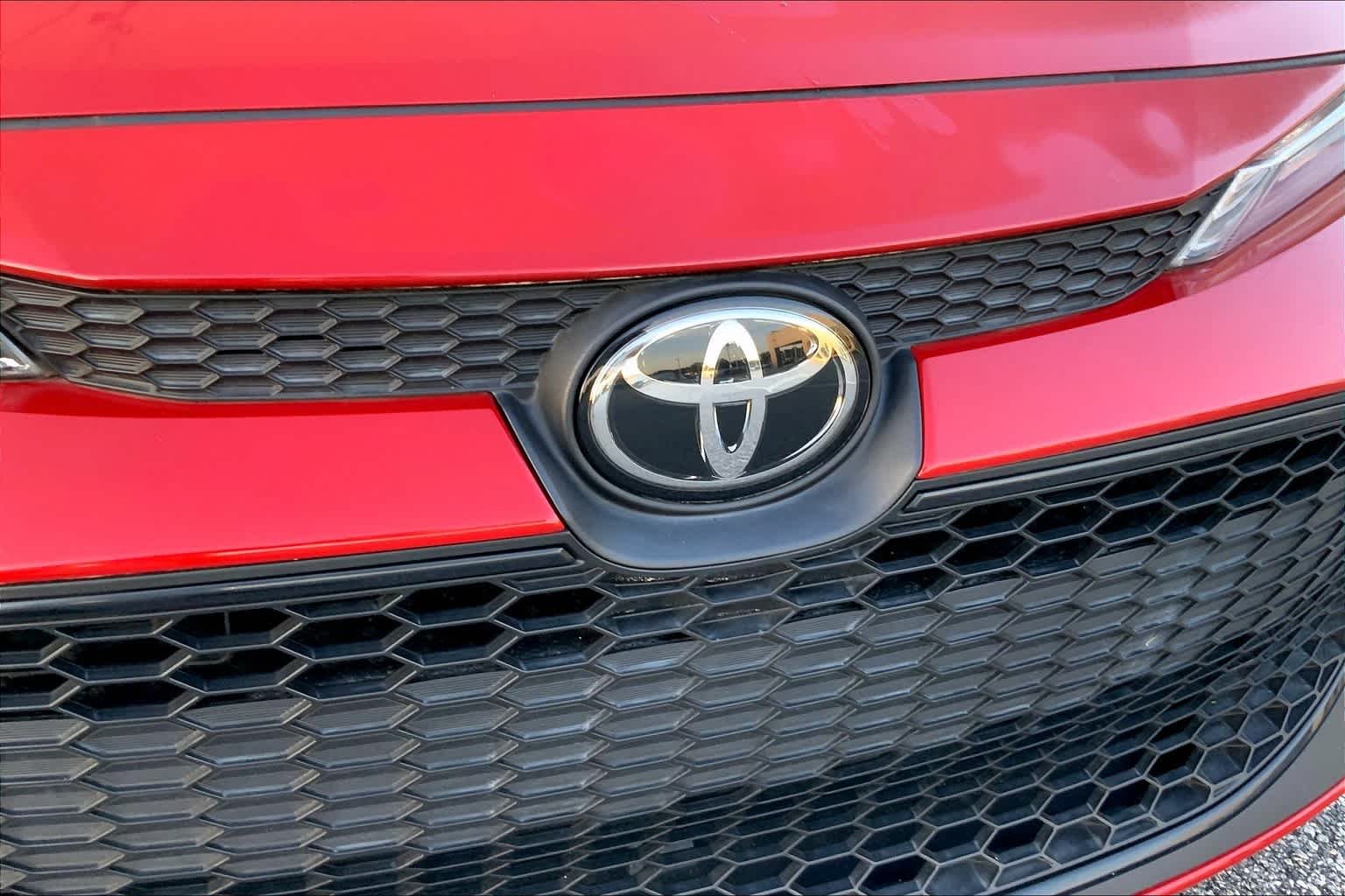 Used 2020 Barcelona Red Metallic Toyota LE image 32