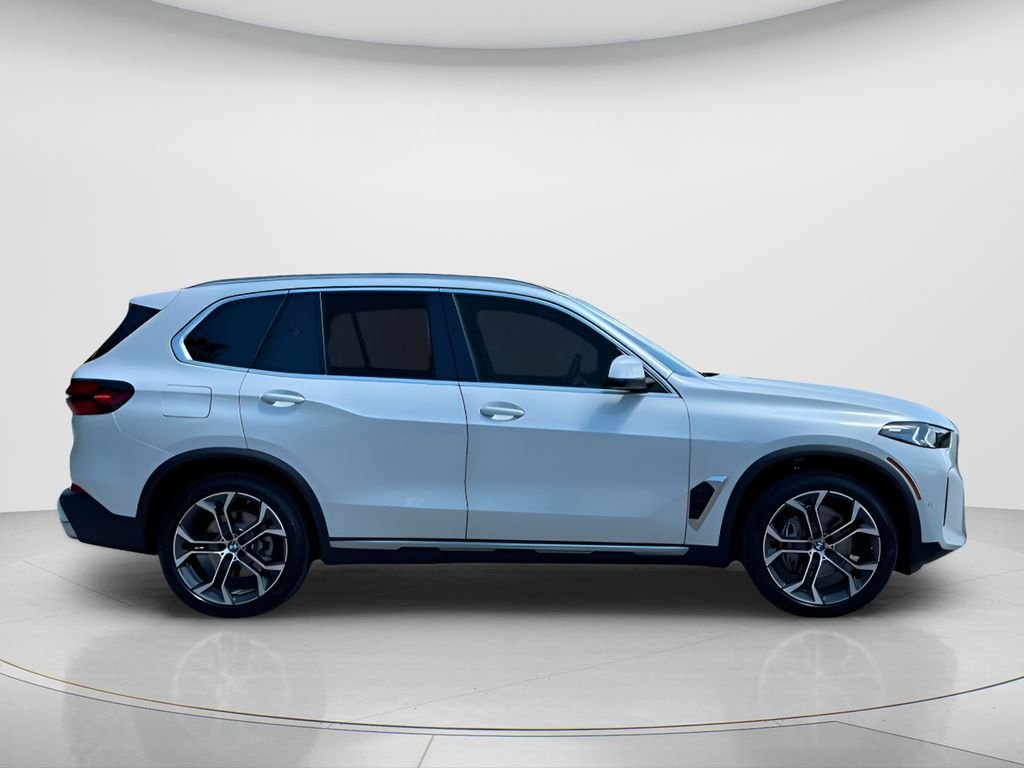 New 2026 Mineral White Metallic BMW sDrive40i image 4