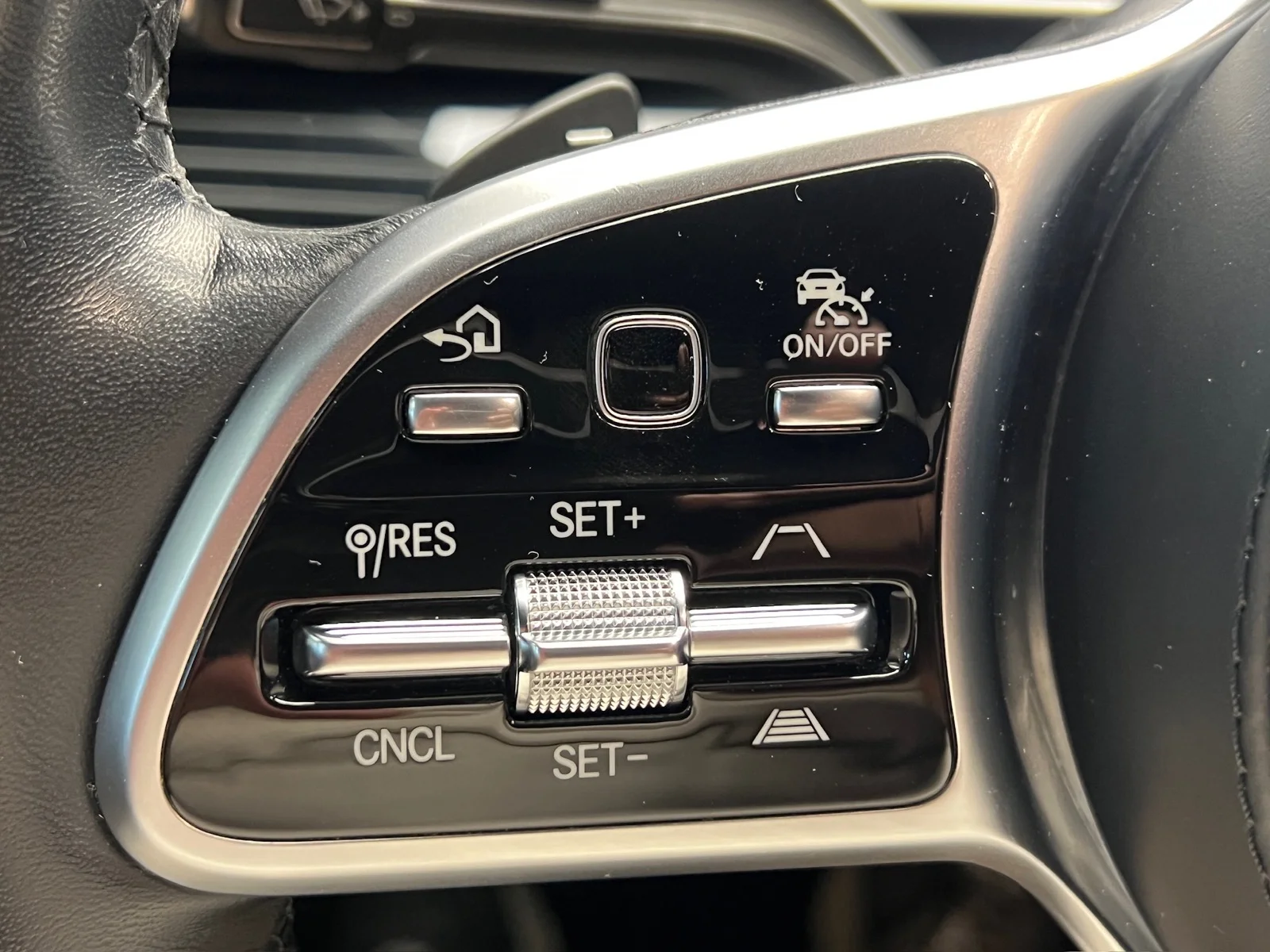 Used 2022 Cirrus Silver Metallic (922) Mercedes-Benz Mercedes-Maybach GLS 600 4MATIC® image 12