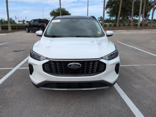 Used 2023 White Ford Active image 9