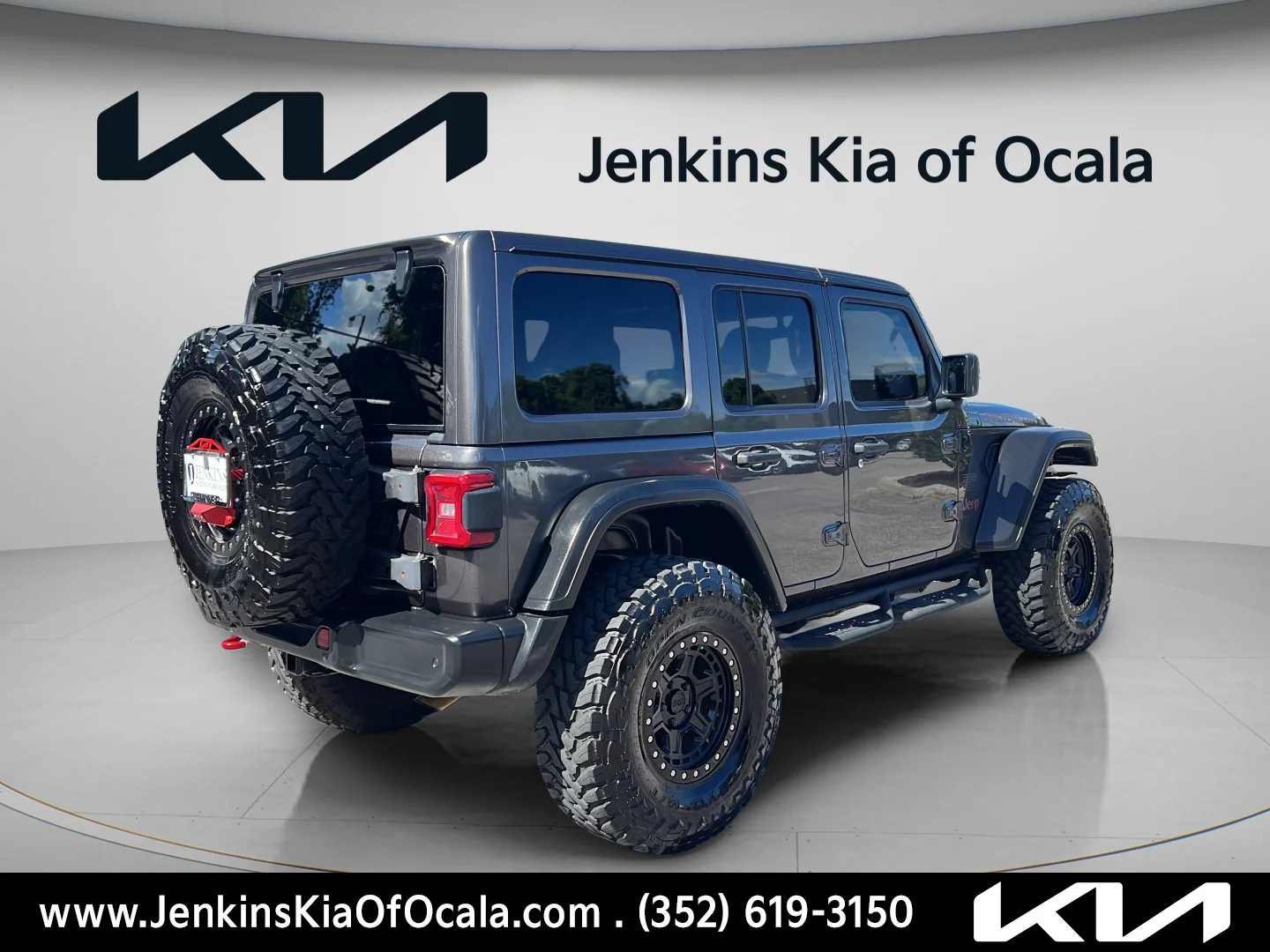 Used 2020 Granite Crystal Metallic Clearcoat Jeep Rubicon image 11