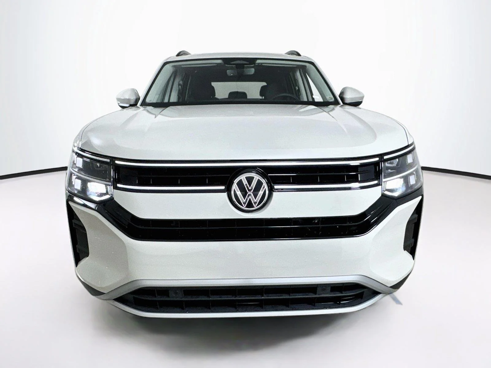 New 2027 Sandstone Volkswagen SE w/Technology image 4