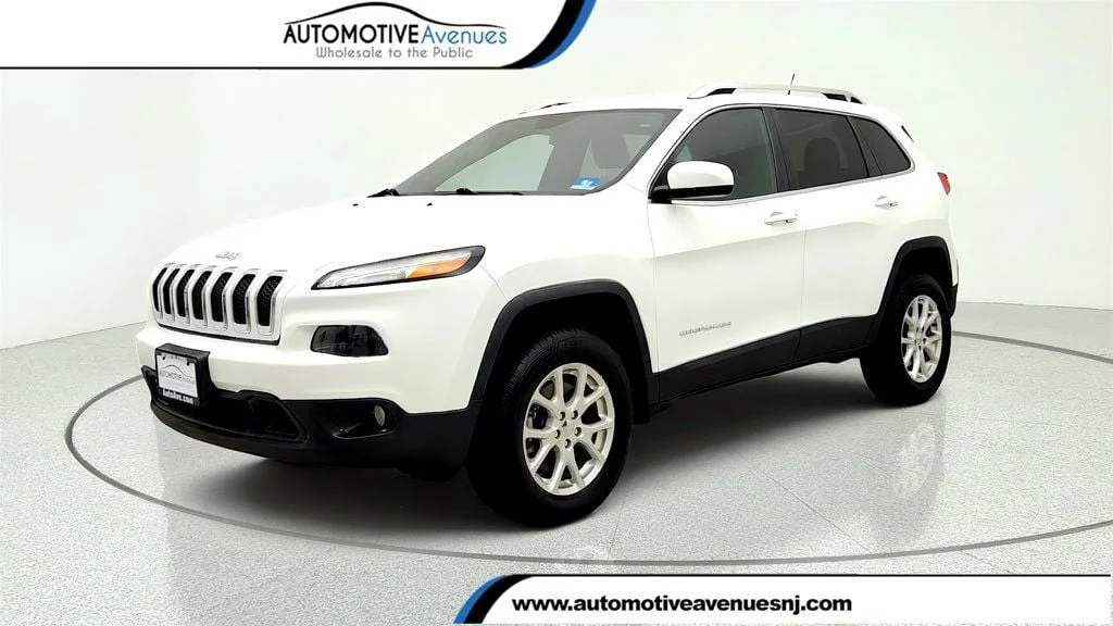 Used 2014 Bright White Clearcoat Jeep 4WD 4dr Latitude w/ 8.4