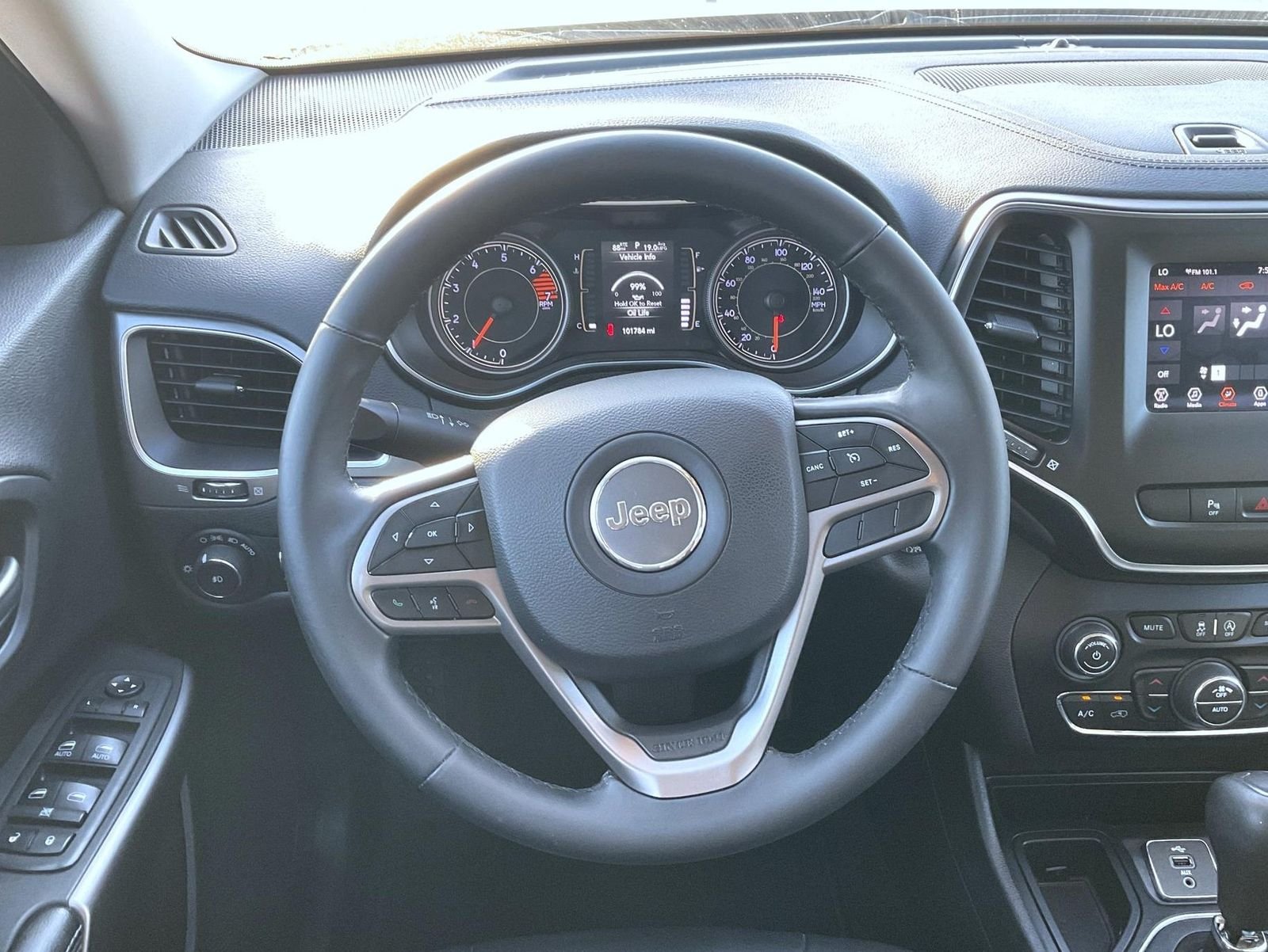 Used 2019 Red Jeep Latitude Plus image 13