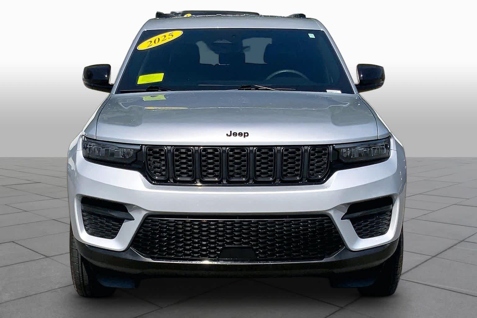 Certified Used 2025 Silver Zynith Jeep Altitude image 4