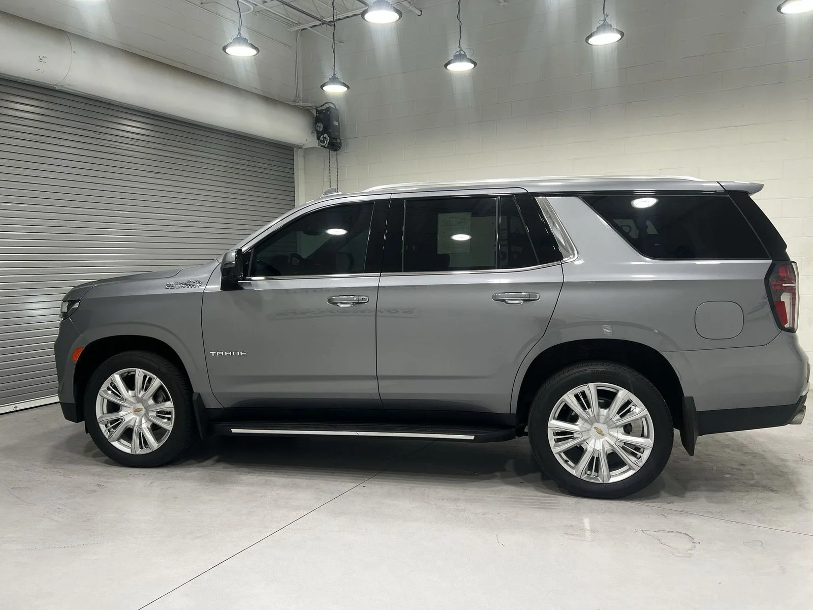Used 2022 Gray Chevrolet High Country image 5
