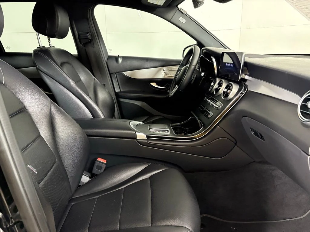 Used 2022 Black Mercedes-Benz GLC 300 image 14