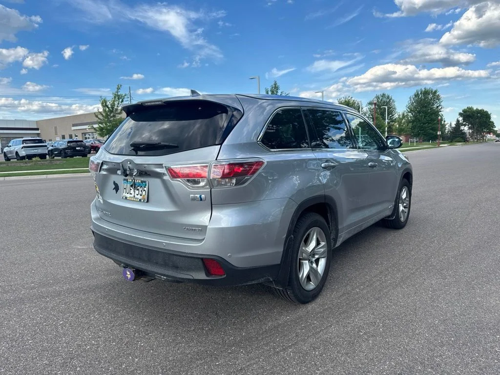 Used 2016 Silver Toyota Limited Platinum image 5