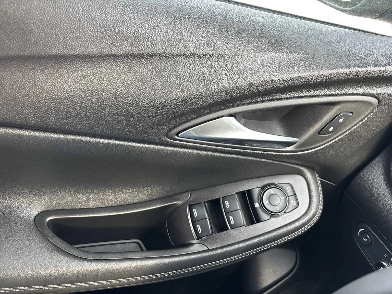 2025 Buick Encore GX Preferred - Photo 24