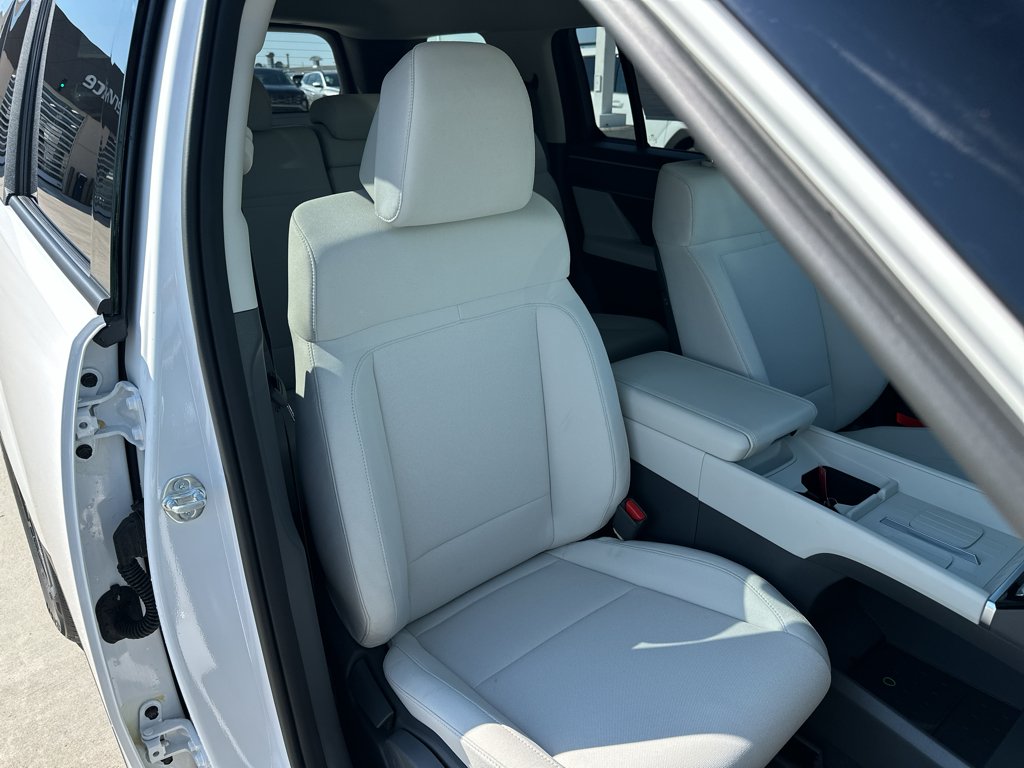 New 2027 Serenity White Hyundai SE image 28