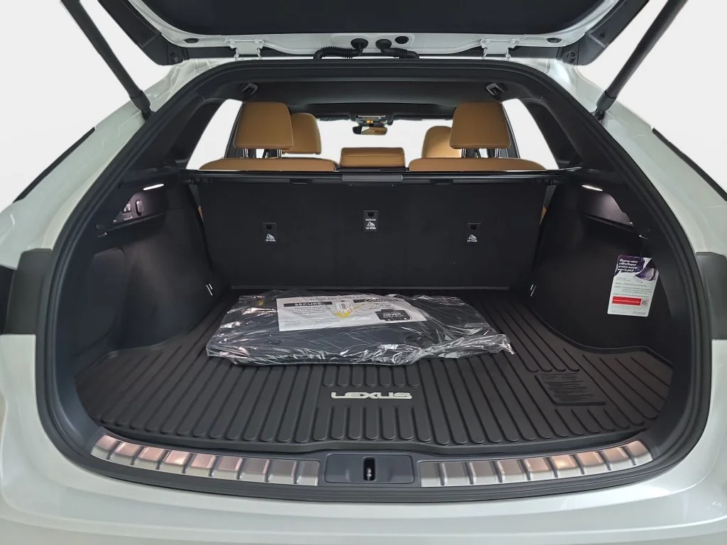 New 2026 Eminent White Pearl Lexus PREMIUM PLUS image 12