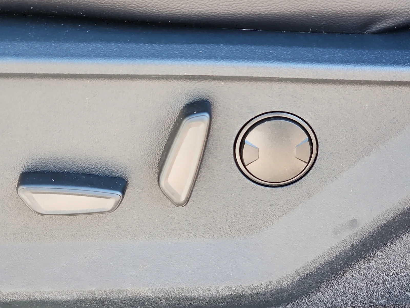 New 2026 Oxford White Ford Lariat image 16