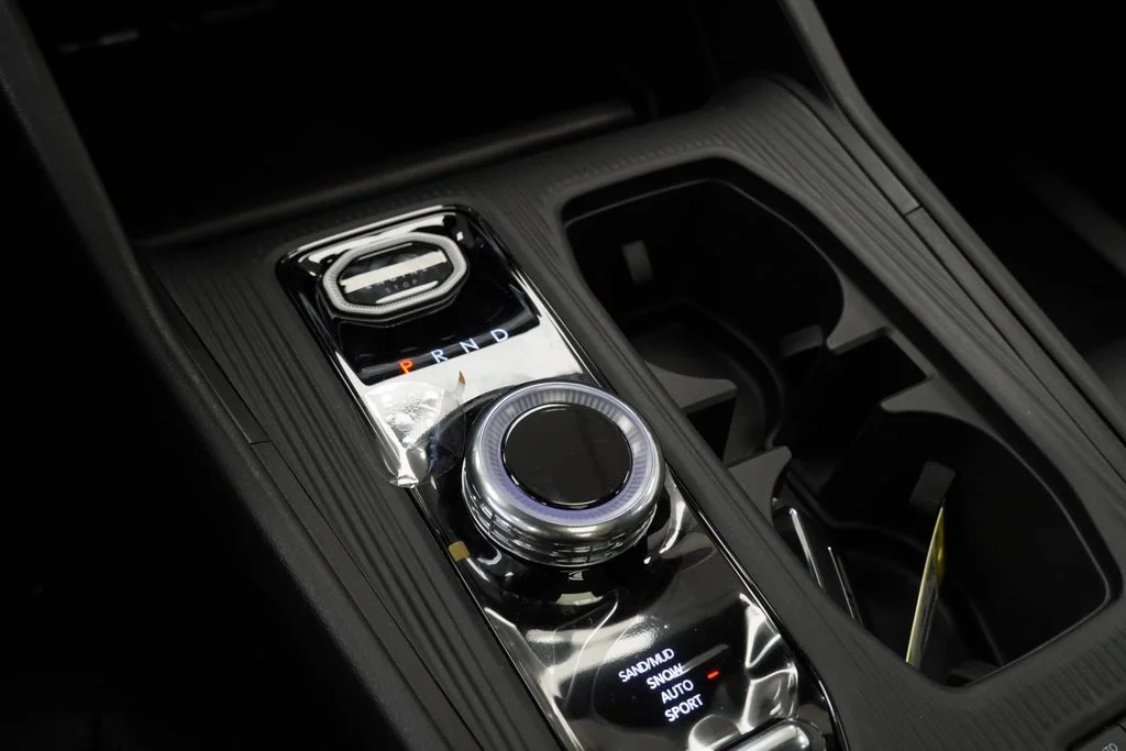 New 2026 Diamond Black Crystal Pearl-Coat Exterior Paint Jeep Limited image 24