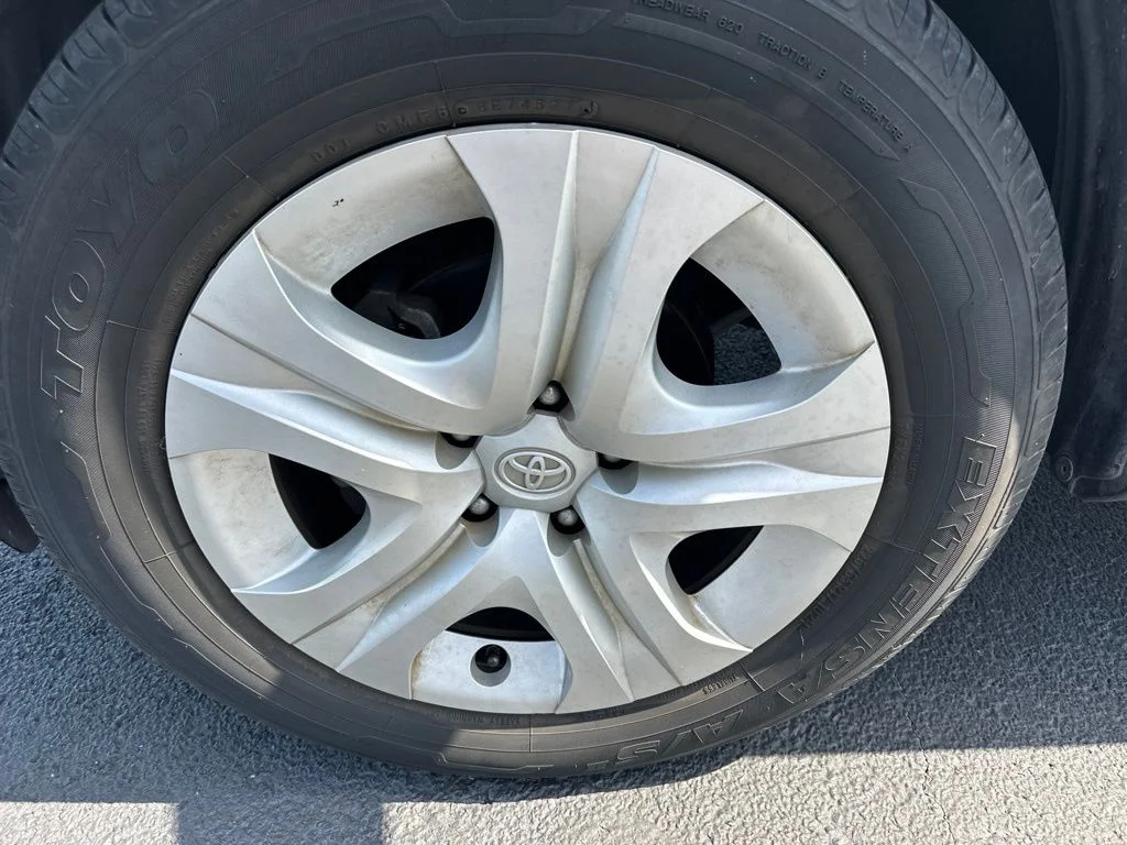Used 2015 White Toyota LE image 12