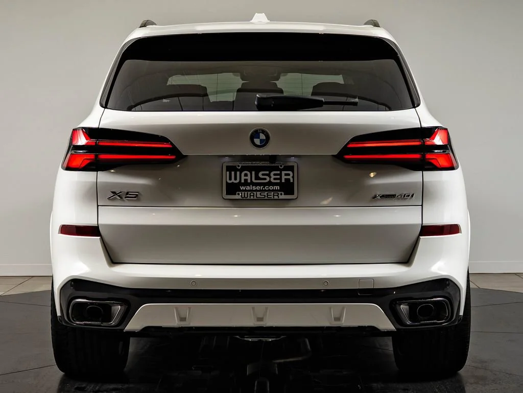New 2026 Alpine White BMW xDrive40i image 7