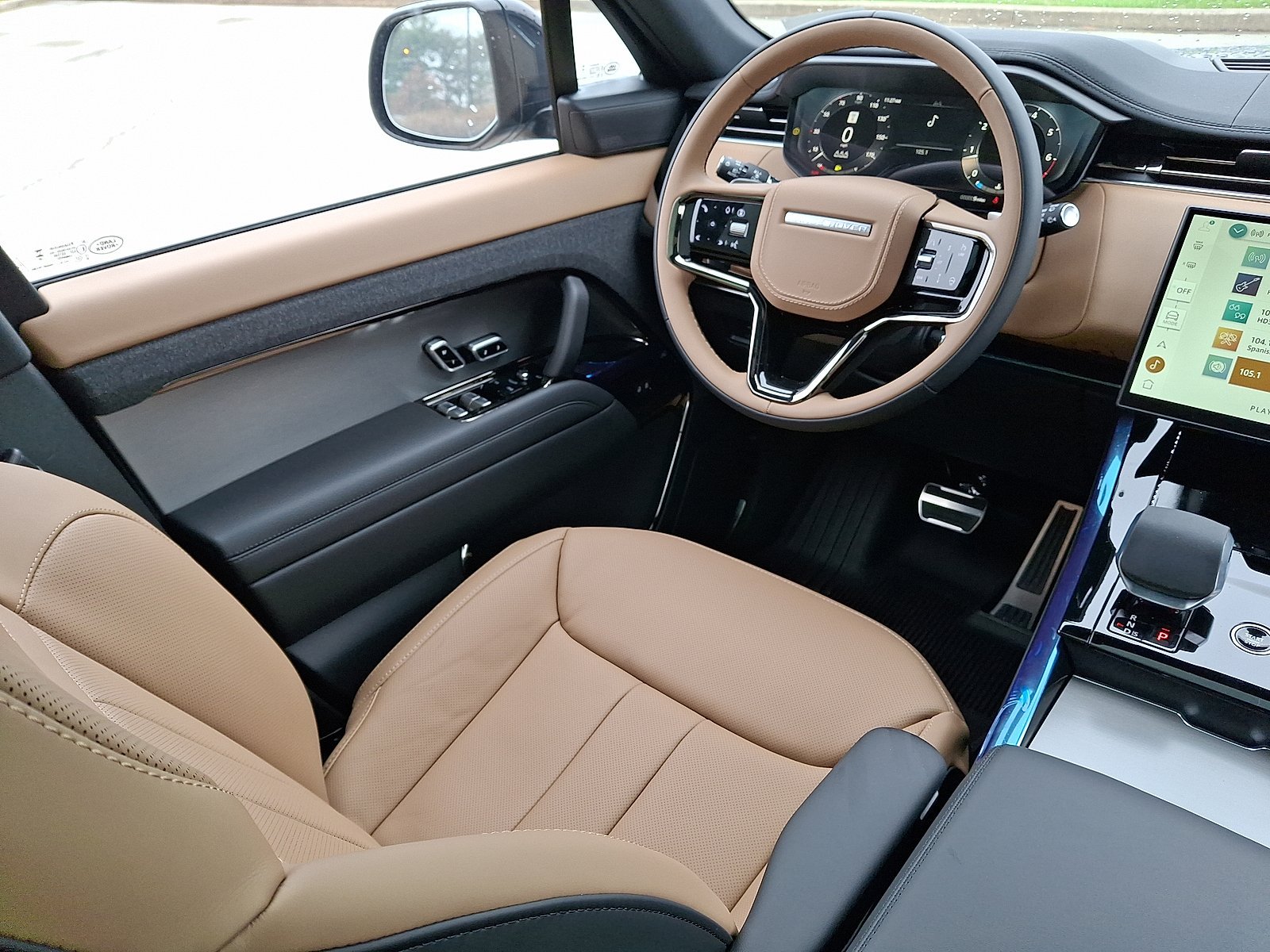 New 2026 Santorini Black LAND ROVER Dynamic SE image 12