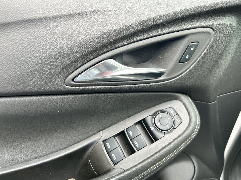 Used 2024 Off-white Buick Sport Touring image 26