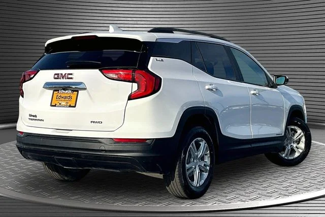 Used 2021 White GMC SLE image 6
