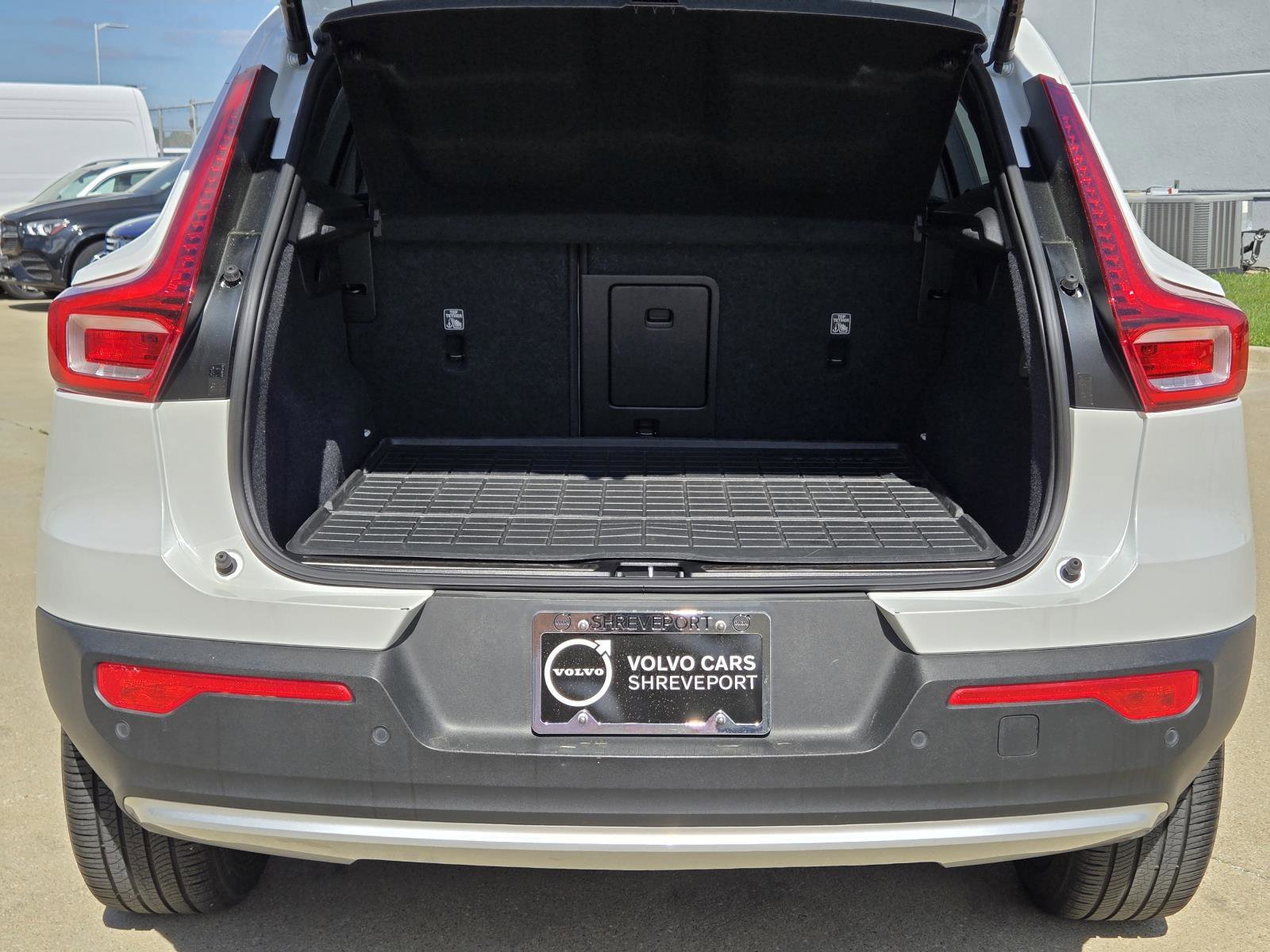 Used 2023 Crystal White Volvo Ultimate Bright Theme image 11