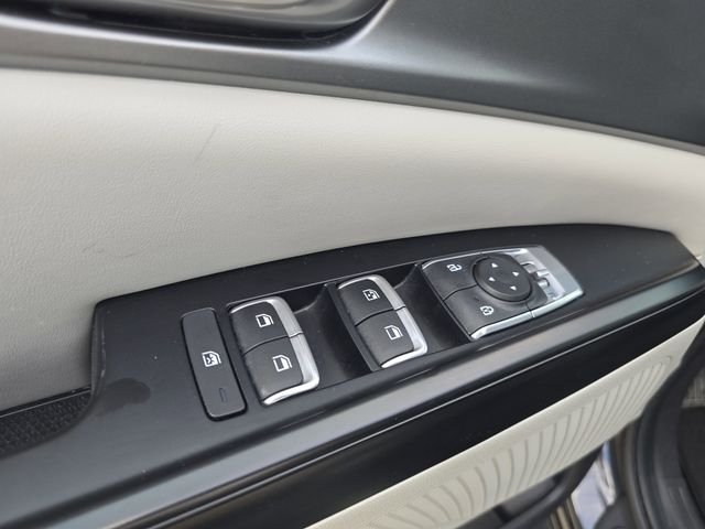 Used 2024  Kia LX image 19