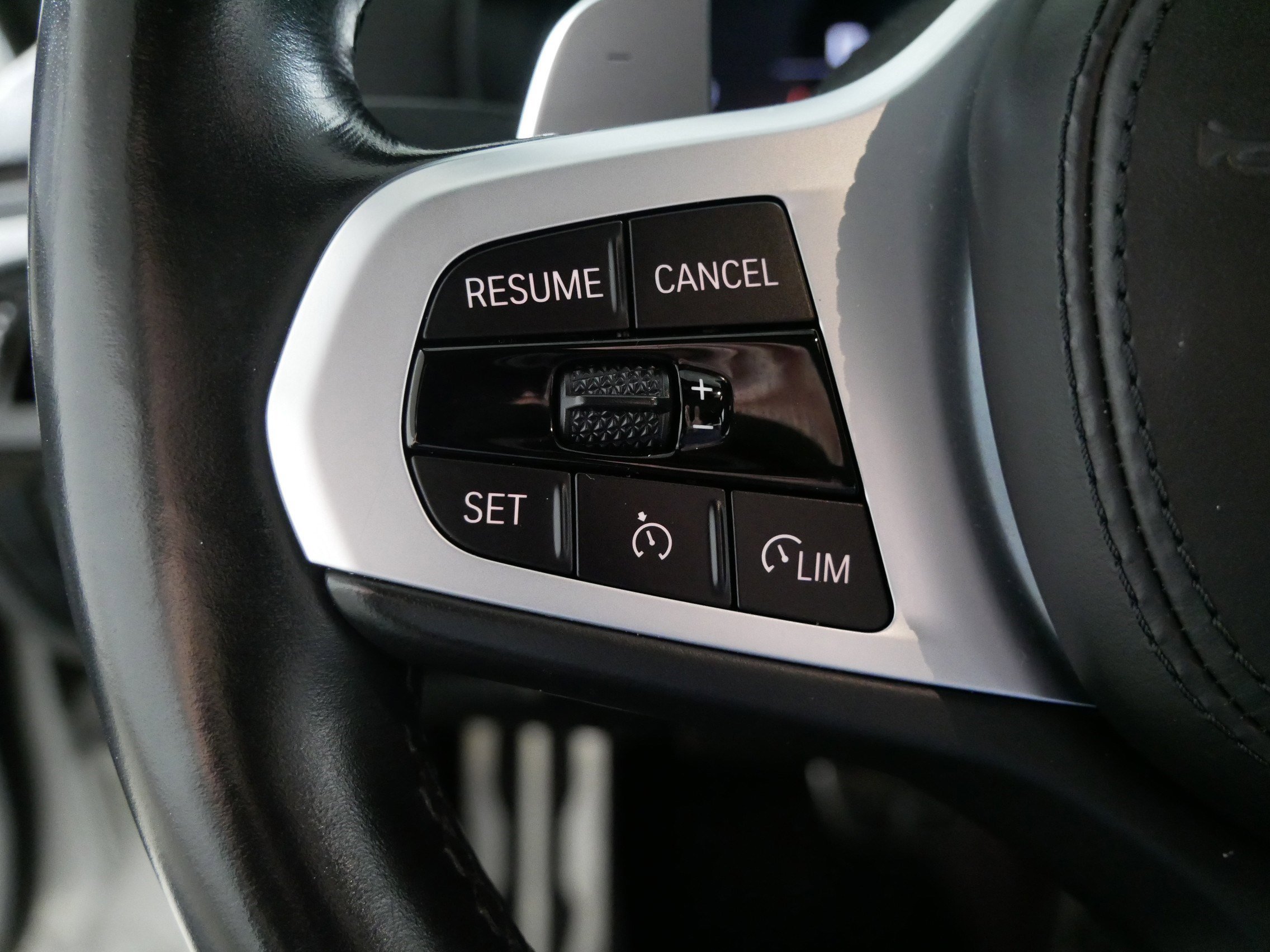 2022 BMW 5 Series M550i - Photo 27