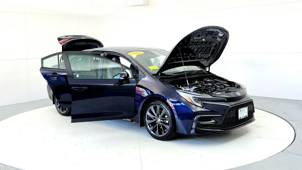 Used 2023  Toyota SE image 12