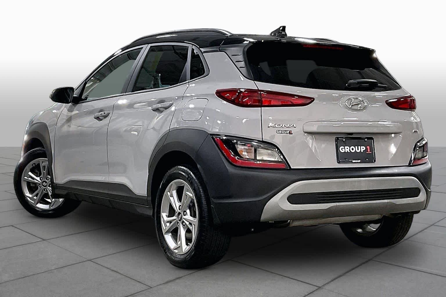 Used 2022 Cyber Silver w/Black Roof Hyundai SEL image 12