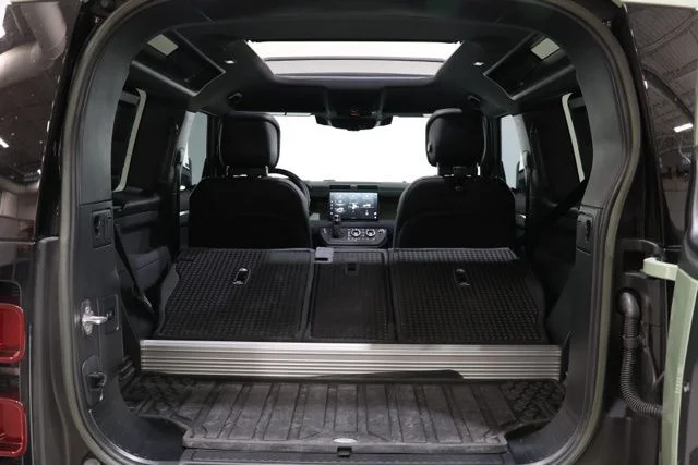 Used 2023 Grasmere Green Land Rover 75th Edition image 32