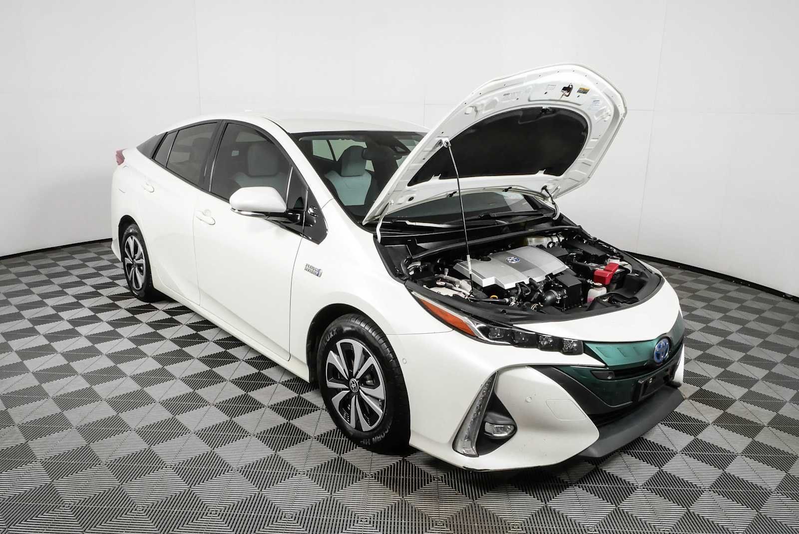 Used 2017 Blizzard Pearl Toyota Advanced image 30