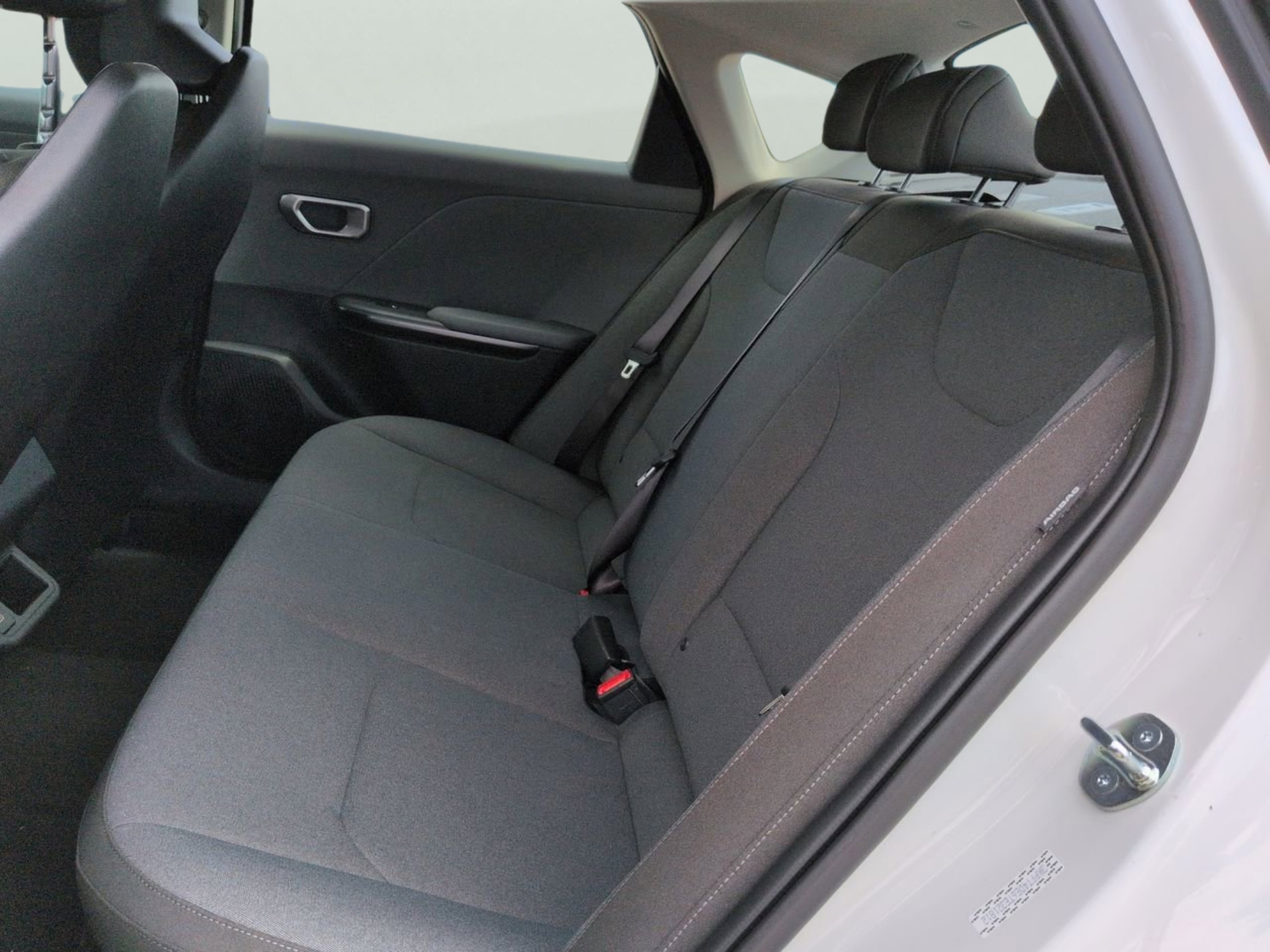 New 2026 Snow White Pearl Kia LXS image 15