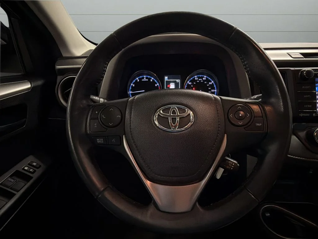 Used 2016 Gray Toyota XLE image 32