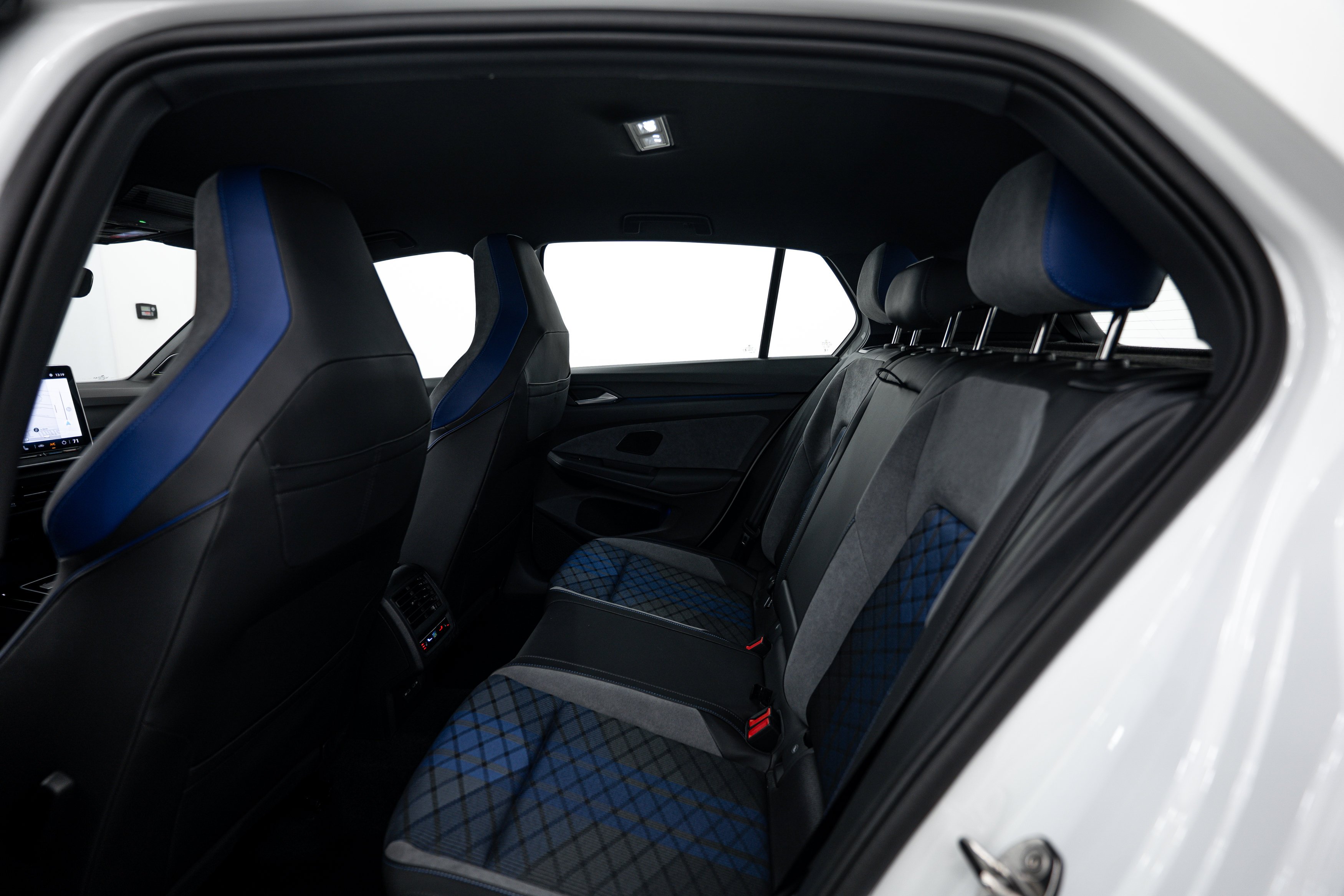 Used 2025 Pure White Volkswagen  image 17