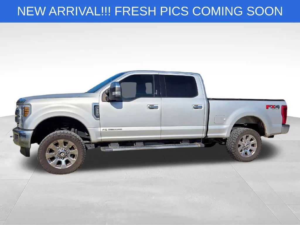Used 2018  Ford XL image 3