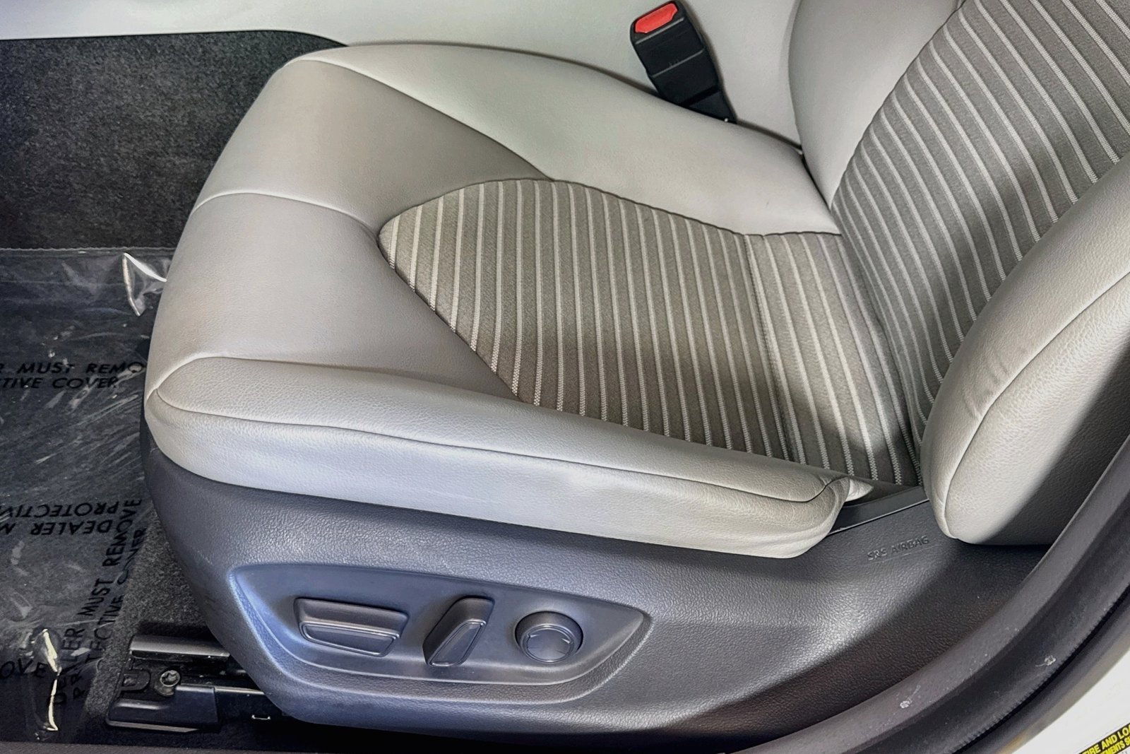 Used 2019 White Toyota Hybrid SE image 18