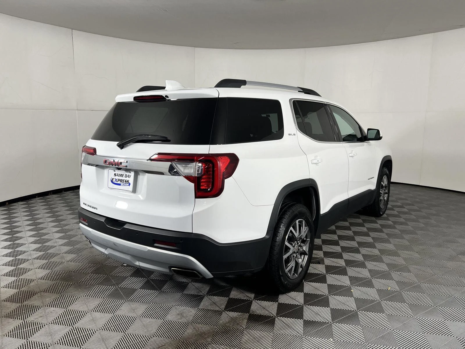 Used 2020 SUMMIT WHITE GMC SLE image 6