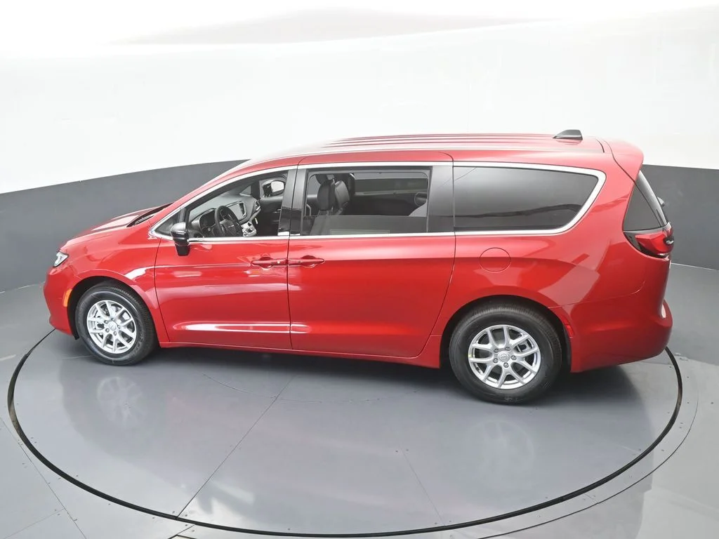 New 2026 Red Hot Pearl-Coat Exterior Paint Chrysler Select image 45