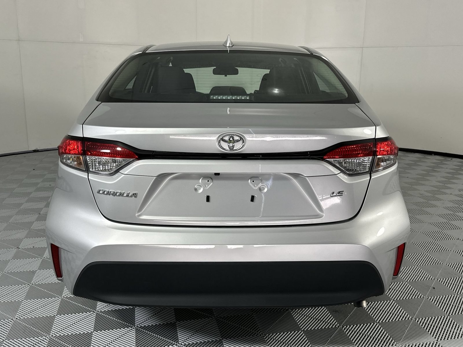 Used 2025 Silver Toyota LE image 7