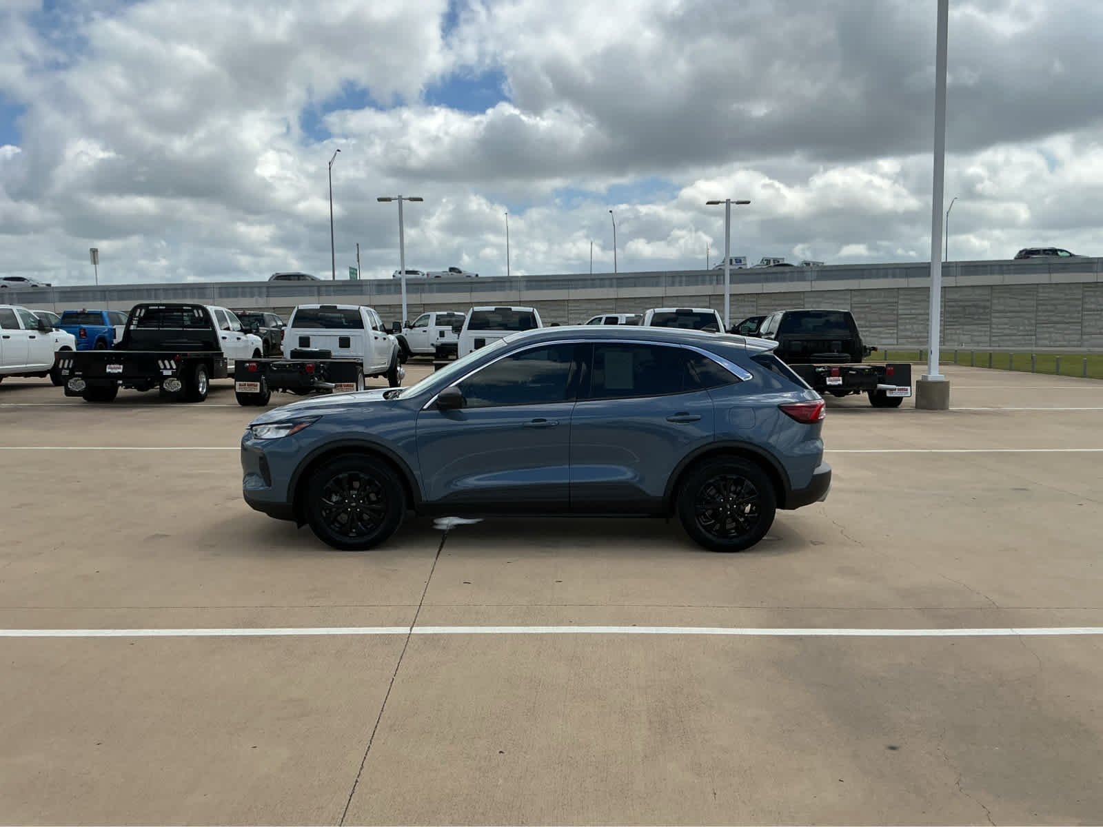 Used 2024 Vapor Blue Metallic Ford Active image 9