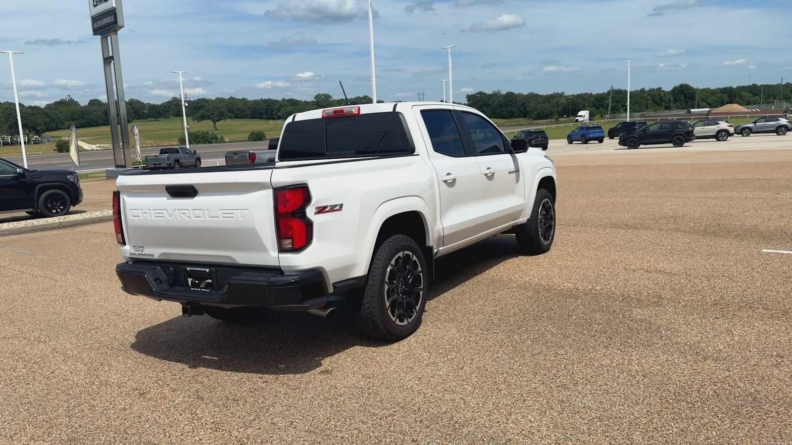 2026 Chevrolet Colorado Z71 - Photo 8