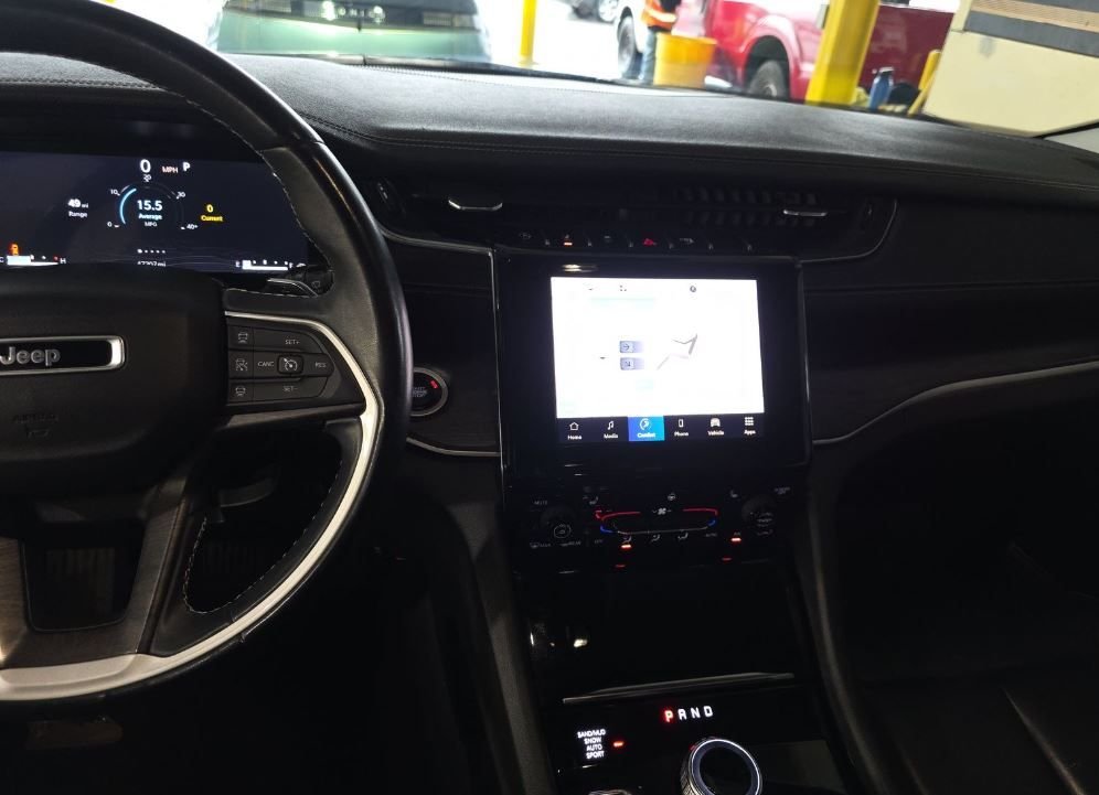 Used 2021 White Jeep Limited image 10